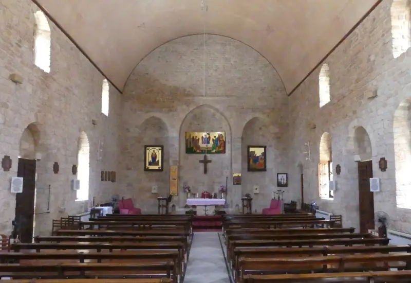 داخل الكنيسة